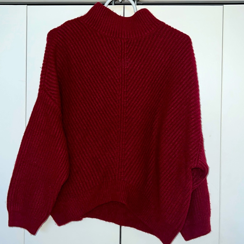 Express crop sweater size M